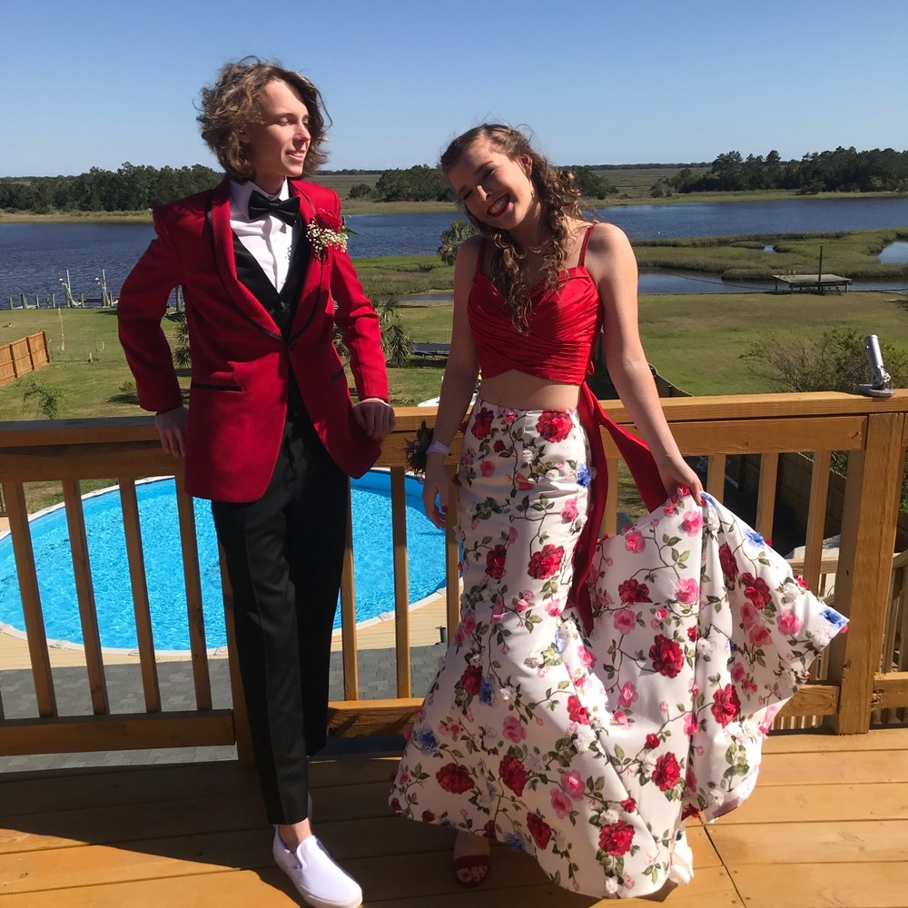 red floral sherri hill 2018 prom dress